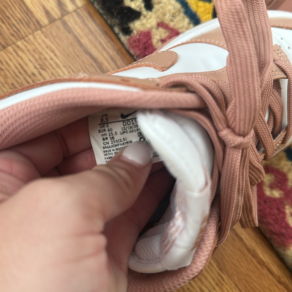 Nike Low Dunks - Picture 7 of 7